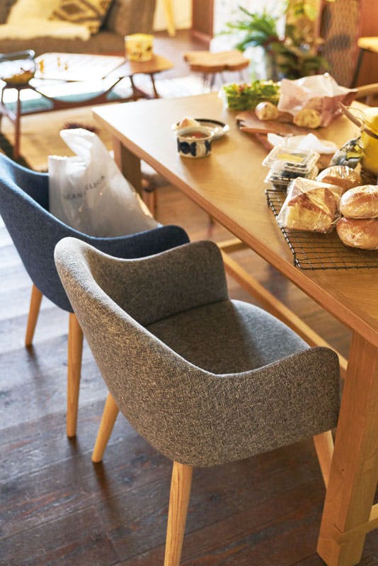 カラメリ チェア KRM-010 BL ブルー 展示品(JMF9-I) ダイニングチェア カラメリ – とよ家オンラインショップ