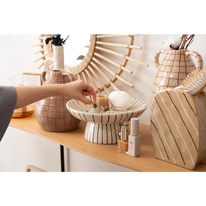 Room Essence トレイベース W26×D26×H12 アイボリー 完成品 オブジェ インテリア 雑貨 置物 小物入れ アクセサリー 北欧 陶器 セラミック モダン オーナメント 装飾 指輪 ネックレス 鍵 キー 収納 玄関 ジュエリー リビング 寝室 CLY-74IV【別送品】