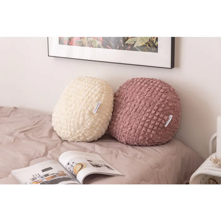 Room Essence 冷感ラウンドクッション 約W38×D38×H7 ピンク 完成品 接触冷感 ポップコーン生地 かわいい 韓国インテリア 北欧 もちもち 夏 ひんやり ニュアンスカラー くすみカラー ラウンド 丸型 丸 円形 ポコポコワッフル生地 GLK-202PK【別送品】