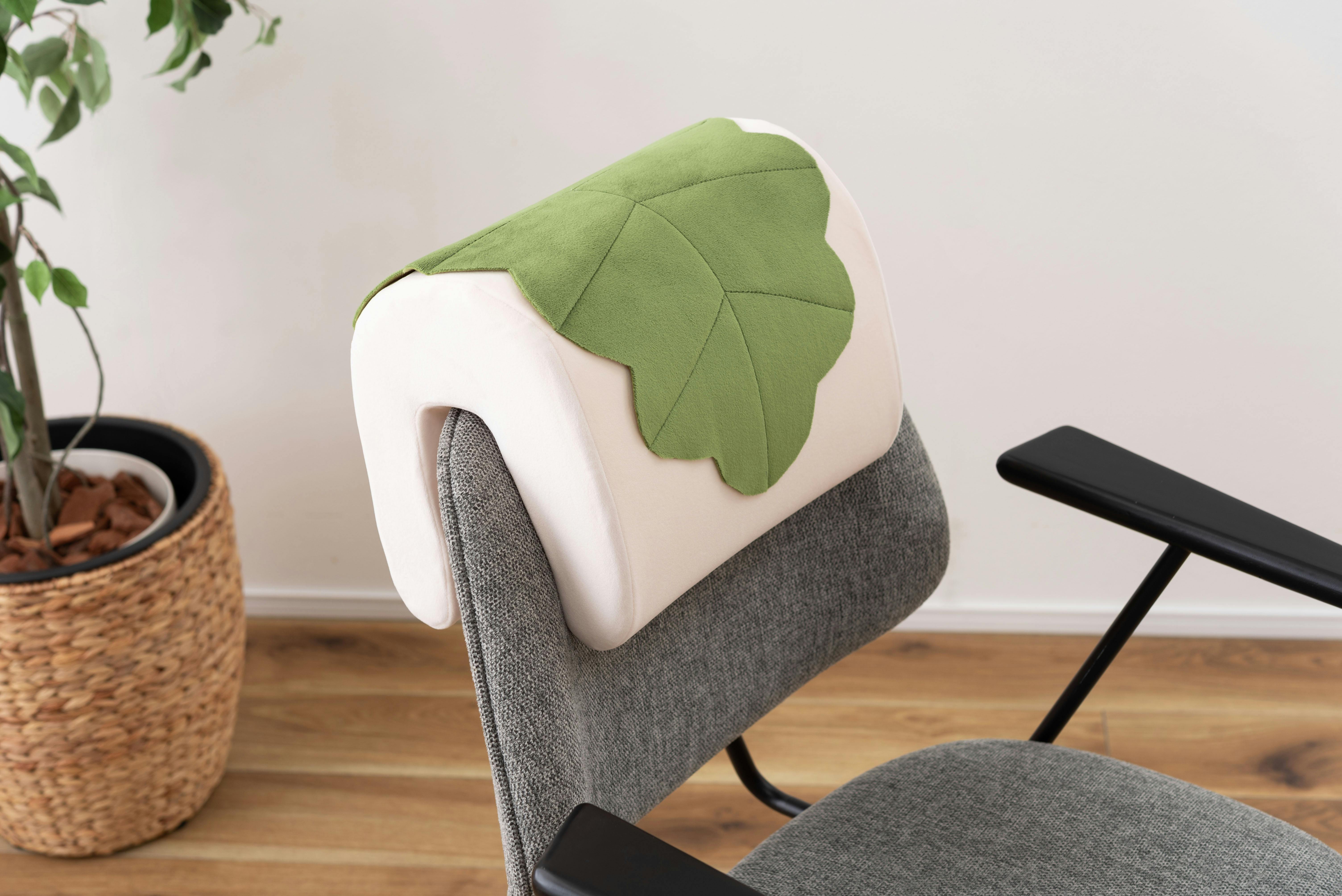 Room Essence 挟んで使えるクッション W30×D25×H19 ホワイト 完成品 腰