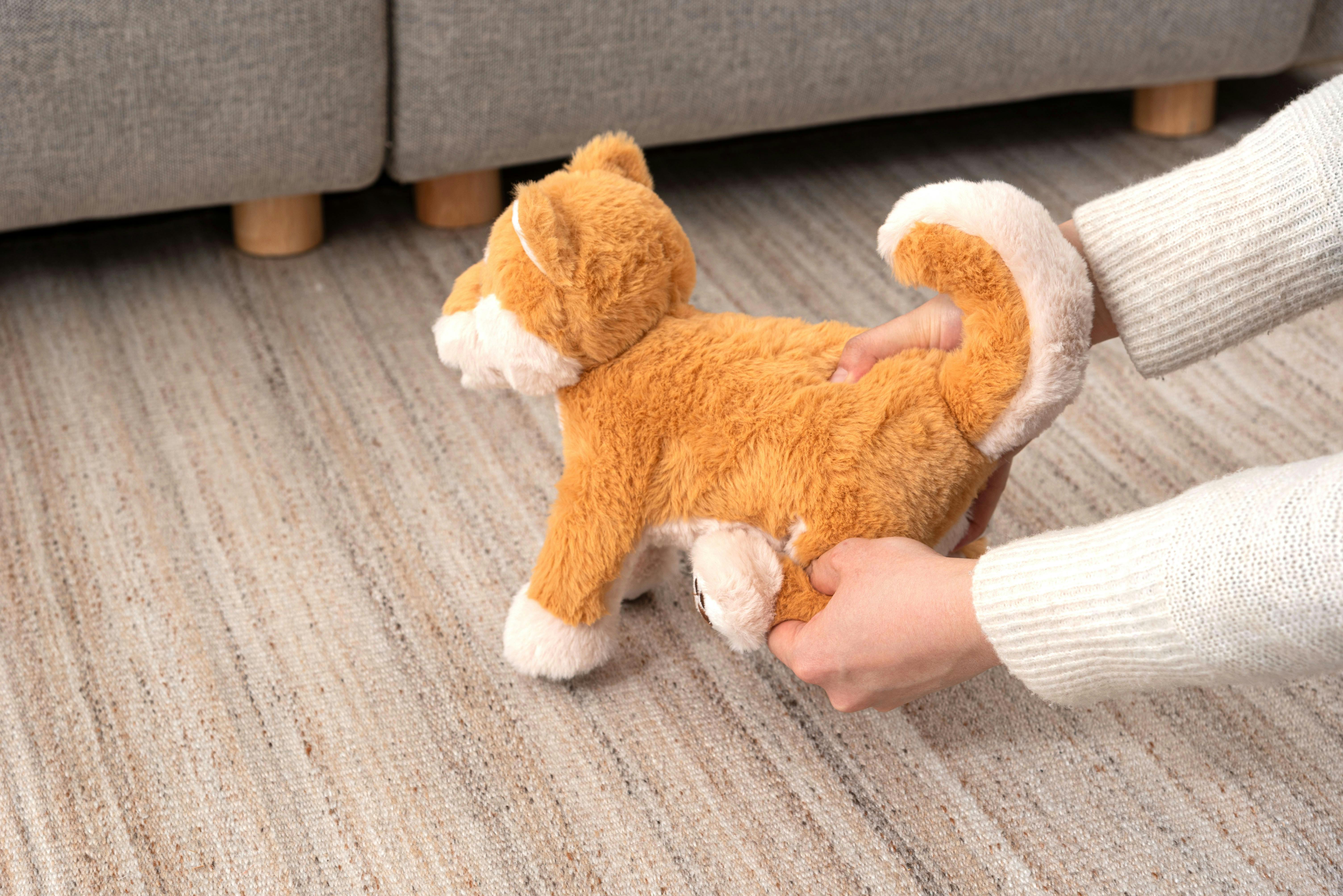 オレンジ色の犬型ぬいぐるみ Room Essence 癒されアニマルmovemal(むぶまる) 約W12×D32×H23 完成品