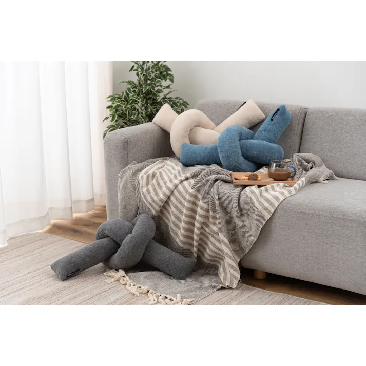 Room Essence もちもちロープクッション 約W60×D29.5×H21 ダークグレー 完成品 韓国 おしゃれ かわいい フロアクッション 結び目 ロープ インテリア 雑貨 北欧 柔らかい ベージュ GLK-211DGY【別送品】