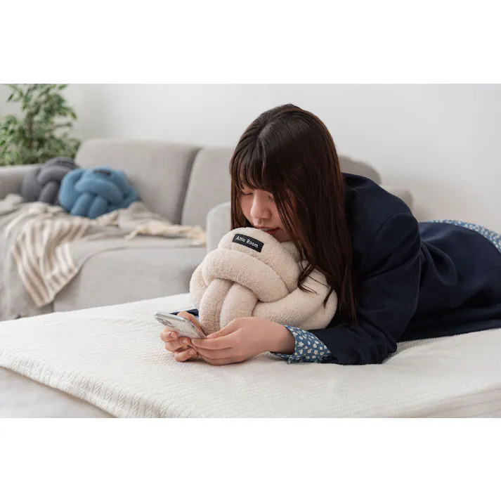 Room Essence もちもちボールクッション 約W25×D25×H25 ベージュ 完成品 韓国 おしゃれ かわいい フロアクッション 結び目 ロープ インテリア 雑貨 北欧 柔らかい ベージュ GLK-212BE【別送品】