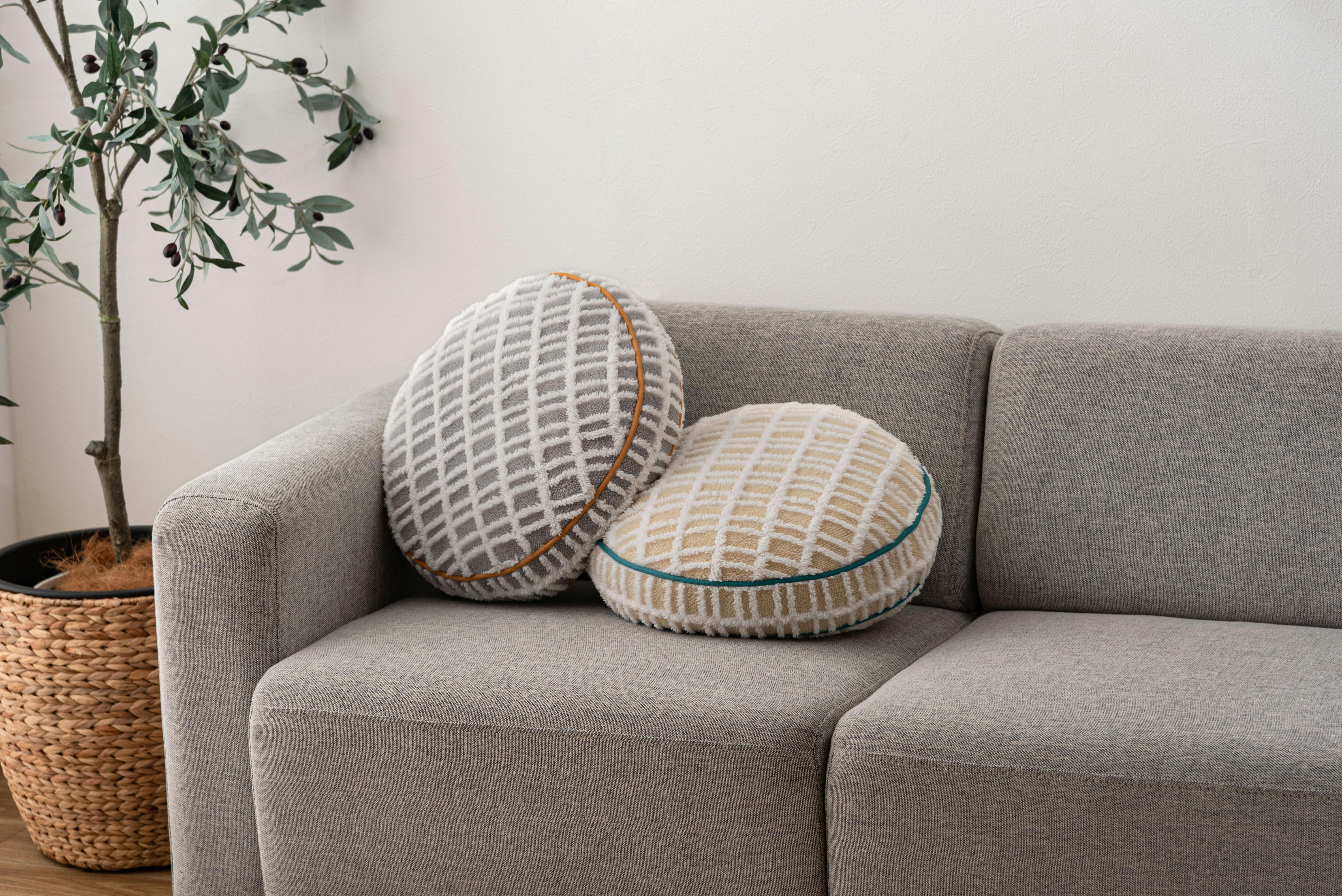 Room Essence ラウンドボアチェックークッション 約W34×D34×H16 グレー