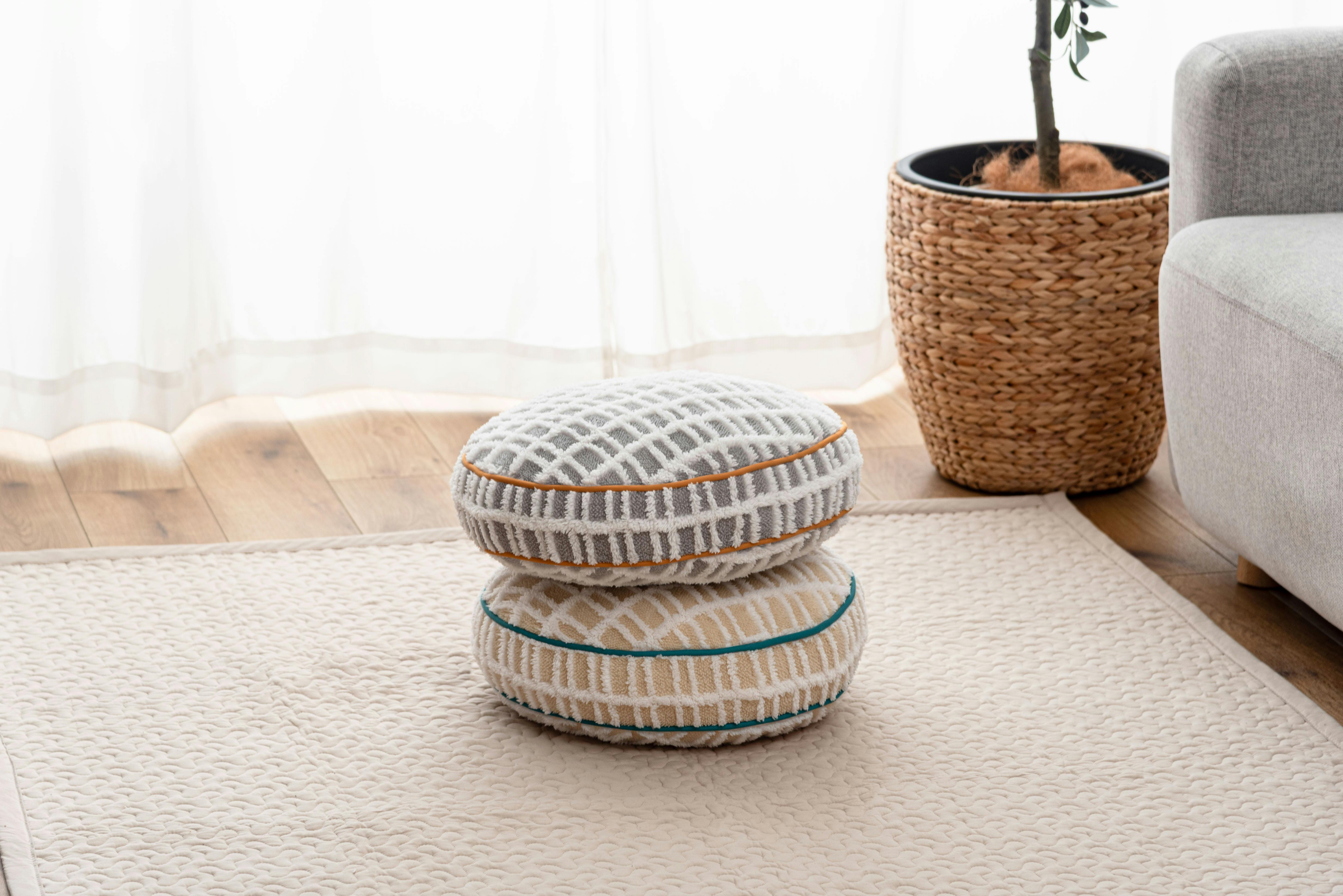 Room Essence ラウンドボアチェックークッション 約W34×D34×H16 グレー