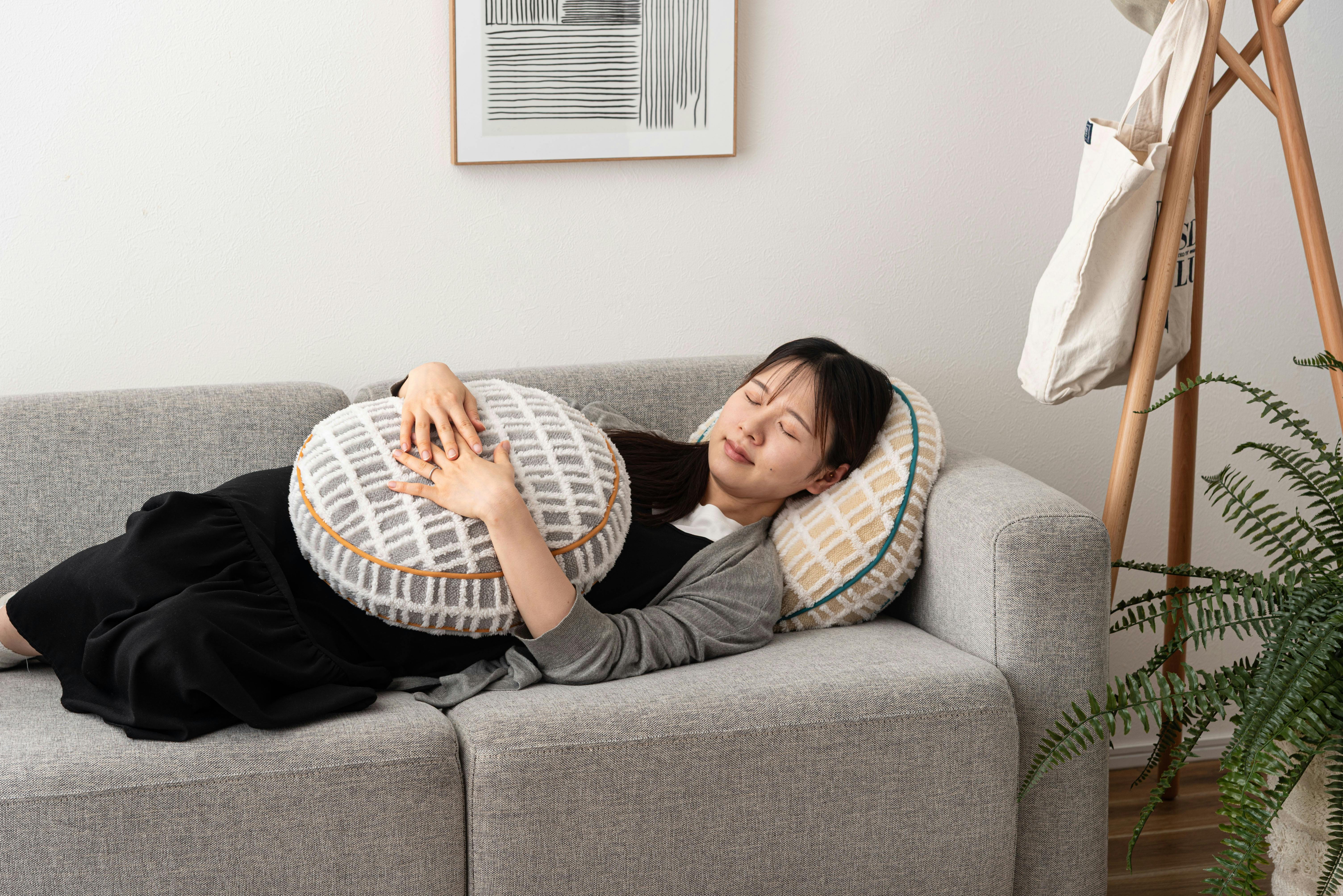 Room Essence ラウンドボアチェックークッション 約W34×D34×H16 グレー