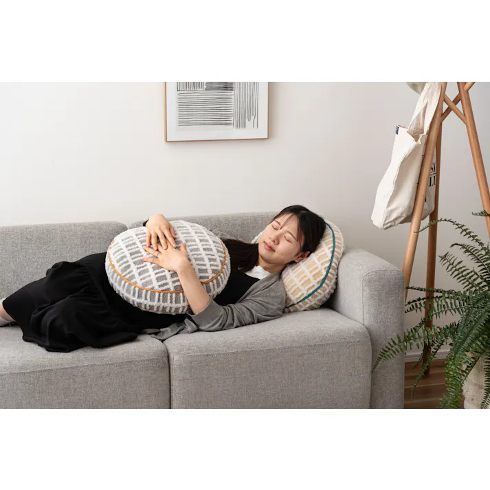 Room Essence ラウンドボアチェックークッション 約W34×D34×H16 グレー 完成品 クッション チェック柄 もこもこ ふんわり 可愛い 北欧風 くすみカラー シンプル ナチュラル もちもち ボア GLK-214GY【別送品】