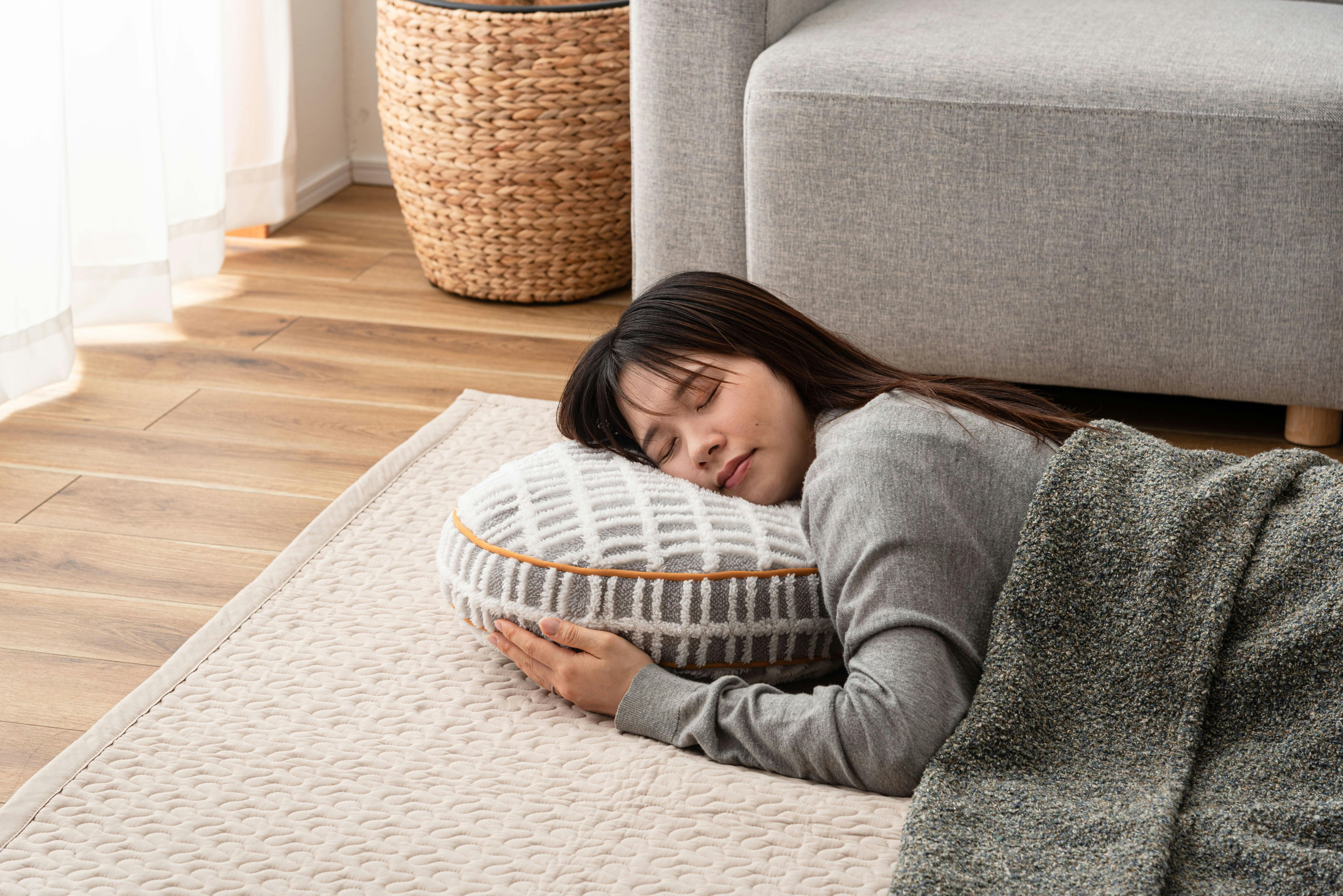 Room Essence ラウンドボアチェックークッション 約W34×D34×H16 グレー