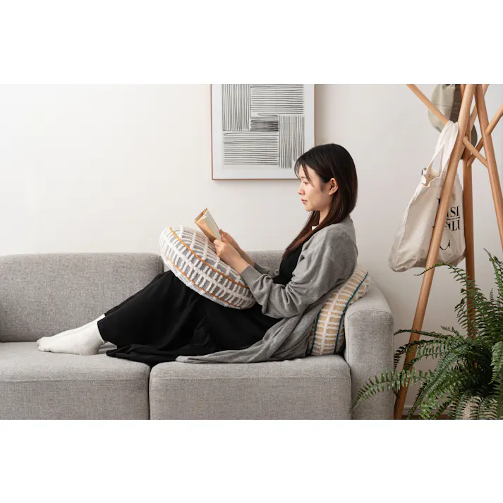 Room Essence ラウンドボアチェックークッション 約W34×D34×H16 アイボリー 完成品 クッション チェック柄 もこもこ ふんわり 可愛い 北欧風 くすみカラー シンプル ナチュラル もちもち ボア GLK-214IV【別送品】