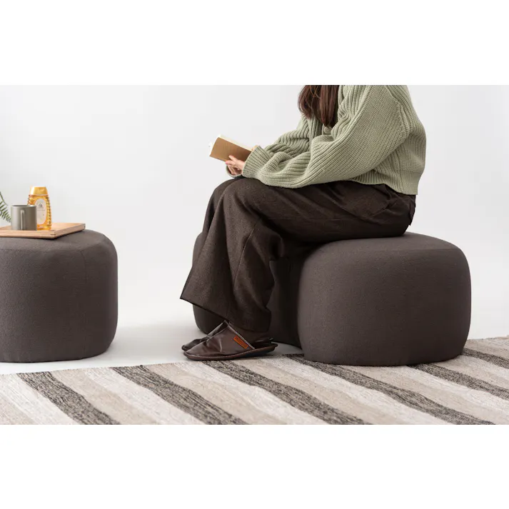 Room Essence スツール W100×D60×H33 チャコールグレー 完成品 イス 椅子 チェア 腰掛け ビーンズ型 シンプル モダン デザイン 個性的 無地 ファブリック 布地 リビング 寝室 足置き 大きめ 大きい 韓国インテリア 背もたれなし MYS-606CGY【別送品】