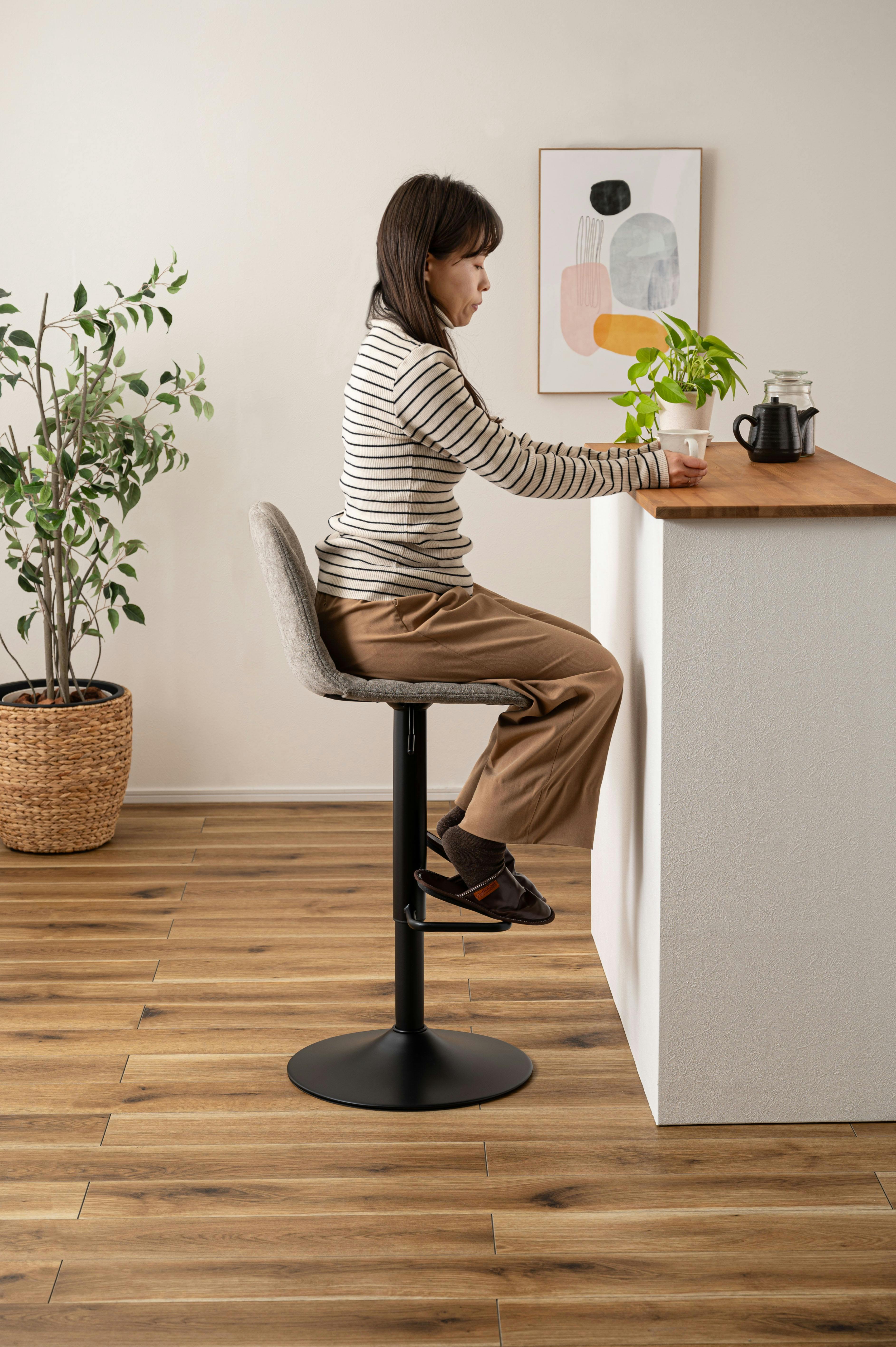 Room Essence カウンターチェア W43×D50×H88～110×SH60～82 ライト