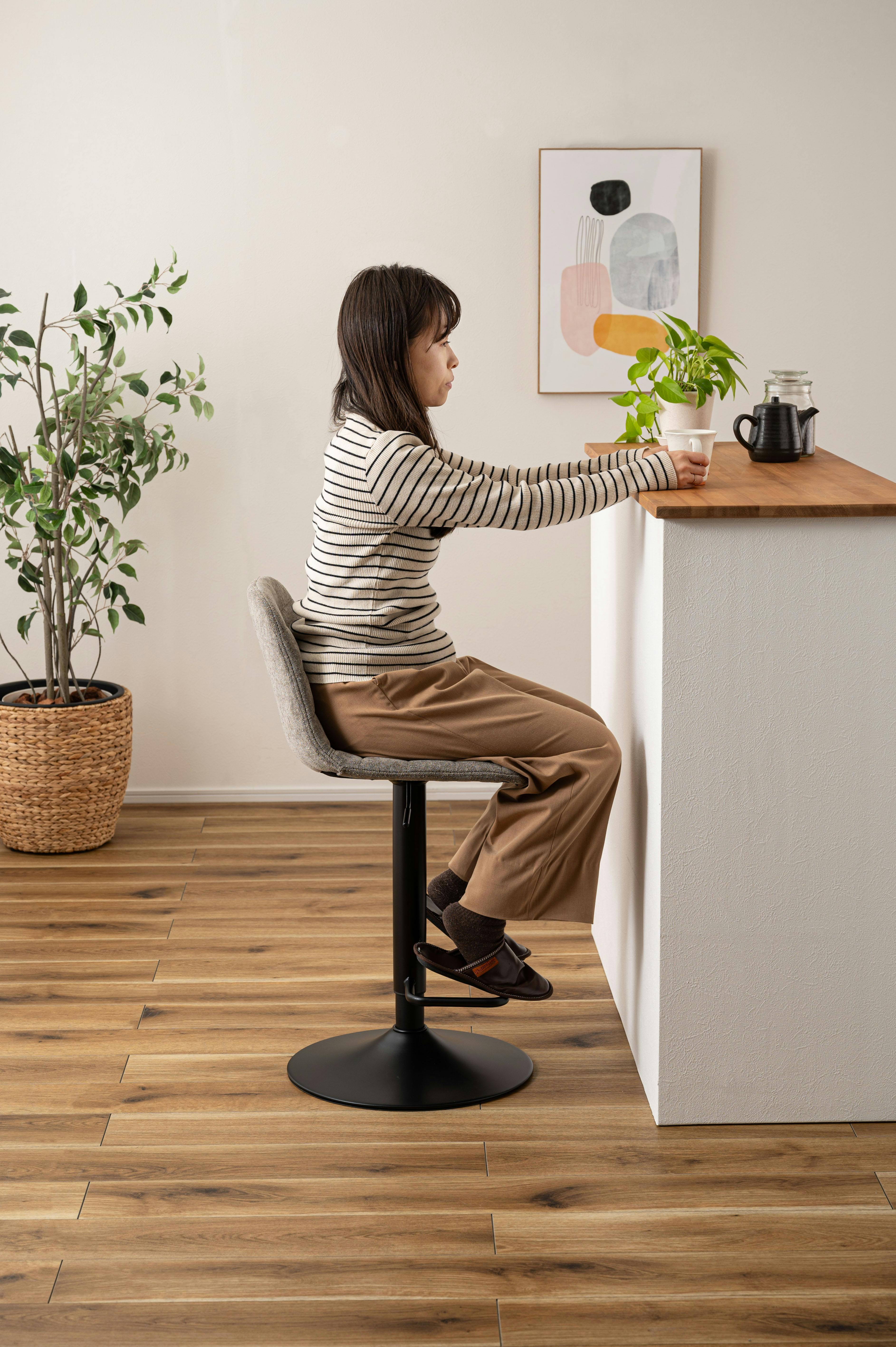 回転スツール　ROOM　ESSENCE Room Essence カウンターチェア W43×D50×H88～110×SH60～82 ライト