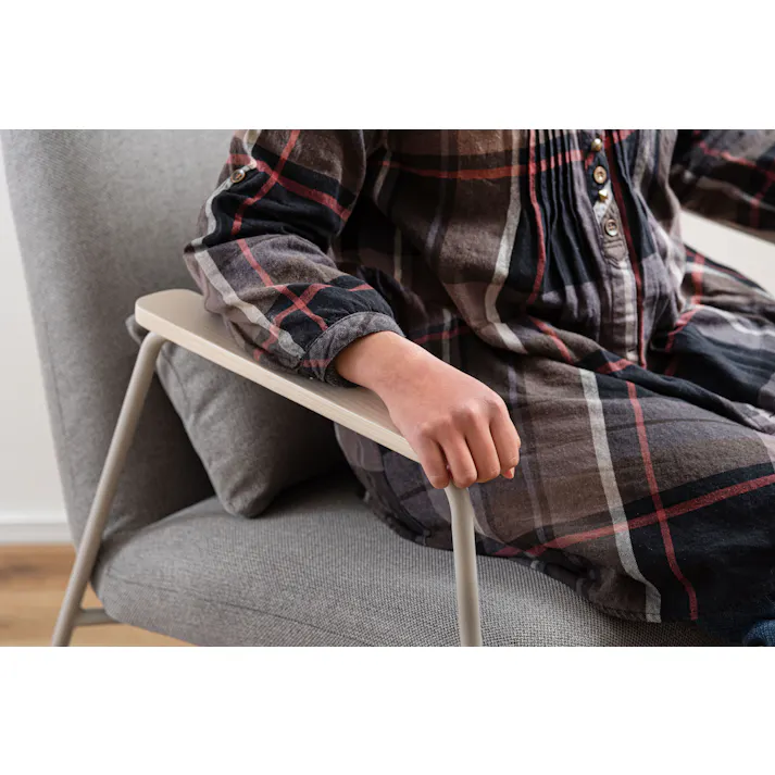 Room Essence ラウンジチェア W66.5×D80×H81×SH43 グレー 組立式 チェア 椅子 パーソナルチェア アームチェア ひじ掛け付き クッション付き 背もたれ スチール脚 天然木 韓国 北欧 PC-626GY【別送品】