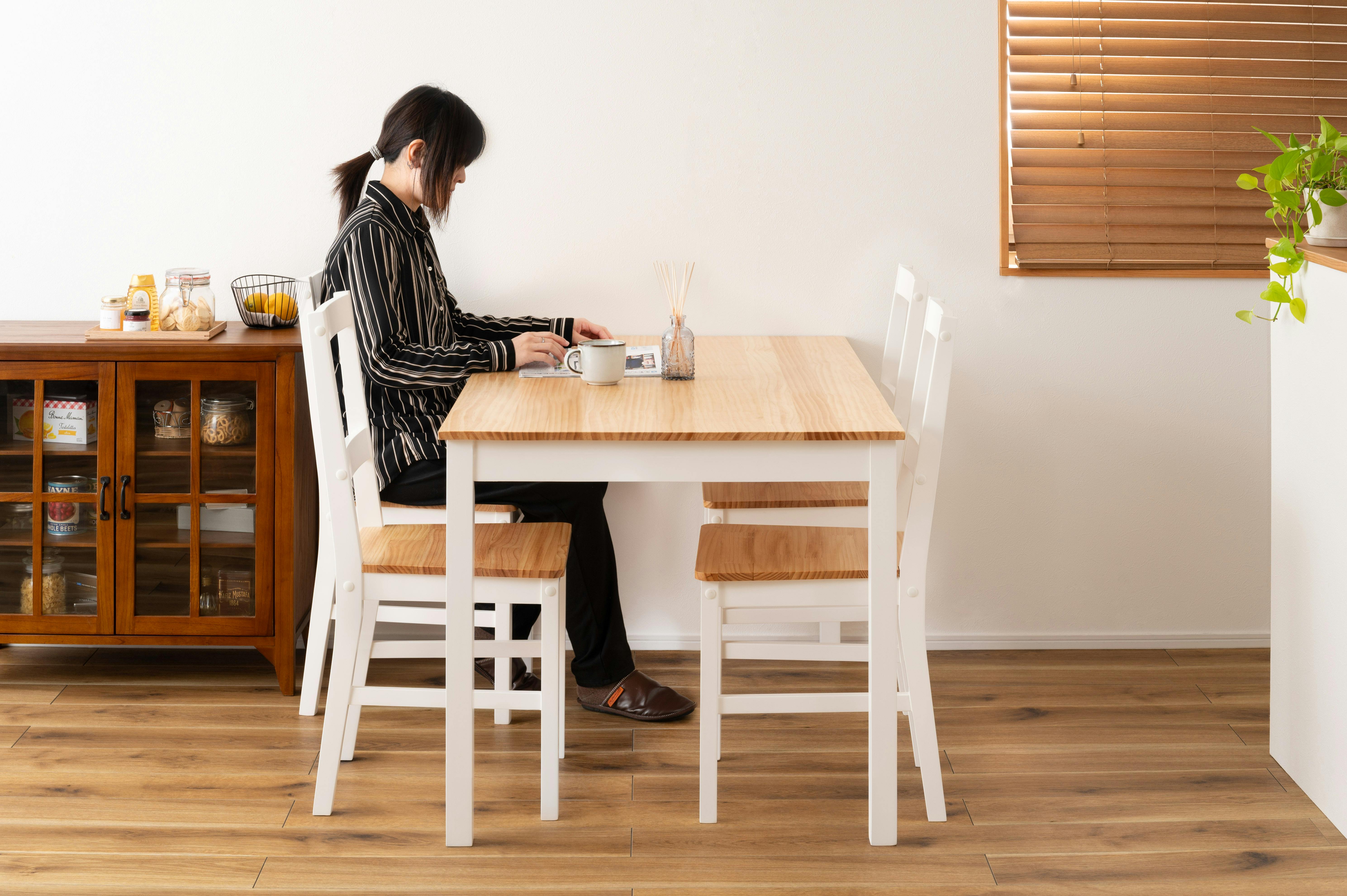 Room Essence ダイニングテーブル W135×D80×H72 ホワイト 組立式