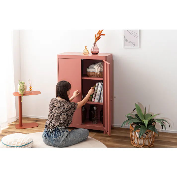 Room Essence チェスト W75×D33×H110.5 コーラルピンク 組立式 スチール おしゃれ リビング ロッカー 収納 ランドリー 更衣室 荷物入れ 扉付き ラック 整理 子供 TPN-50CPK【別送品】