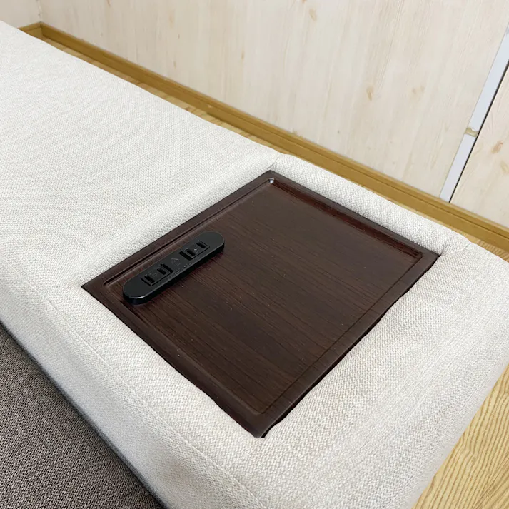 後藤家具物産 テーブル部分に2口コンセント付きのマルチソファー イザック/ブラウン色 Size:200×85×69 軒先渡し 4571501398850 【別送品】