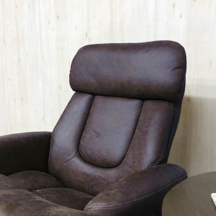 後藤家具物産 引っかきキズに強い生地を採用した最大145°リクライニング可能なオットマン付きパーソナルチェアー モービル/ダークブラウン色 Size:78×83×84 軒先渡し 4571501399512 【別送品】