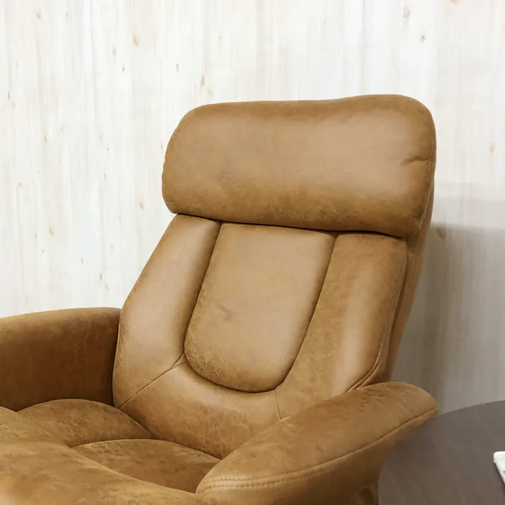 後藤家具物産 引っかきキズに強い生地を採用した最大145°リクライニング可能なオットマン付きパーソナルチェアー モービル/ライトブラウン色 Size:78×83×84 軒先渡し 4571501399529 【別送品】