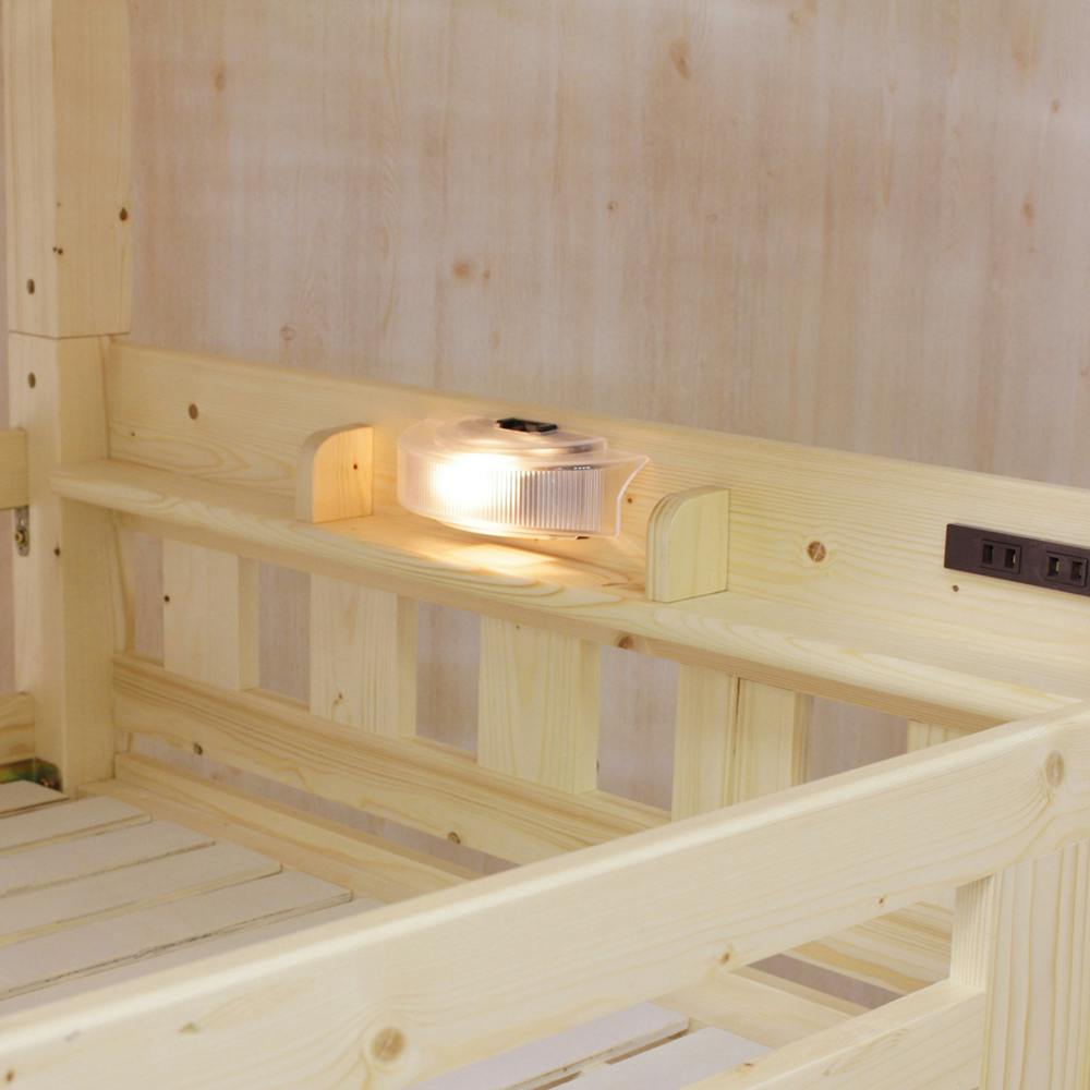 後藤家具物産 70mm角柱の照明付、2口コンセント付、直列3段ベッド