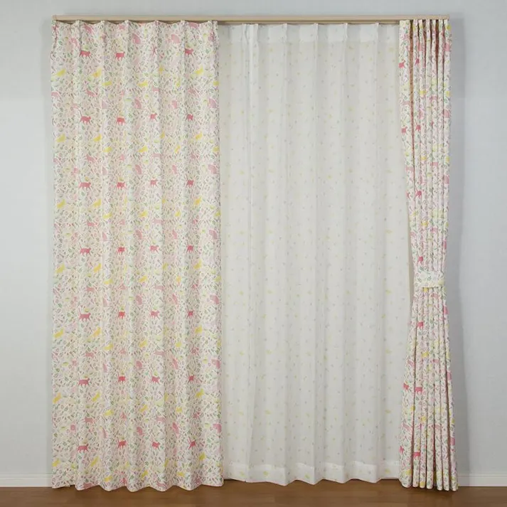 ユニベール「4枚セットカーテン サンポダニャン ピンク」100×200cm 4548654705958【別送品】