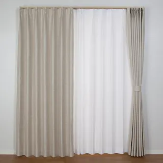 ユニベール コローレ ベージュ 100×190 2枚組 遮光性 洗濯可能 アジャスターフック付き 4548654585376【別送品】