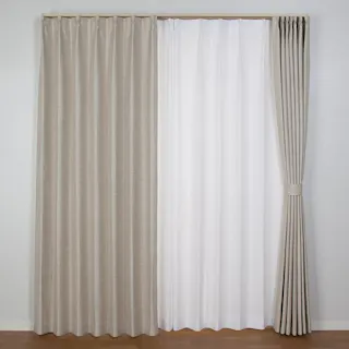 ユニベール コローレ ベージュ 150×230 1枚入 遮光性 洗濯可能 アジャスターフック付き 4548654585420【別送品】