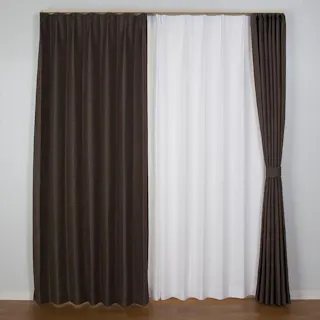 ユニベール コローレ ダークブラウン 150×135 1枚入 遮光性 洗濯可能 アジャスターフック付き 4548654585642【別送品】