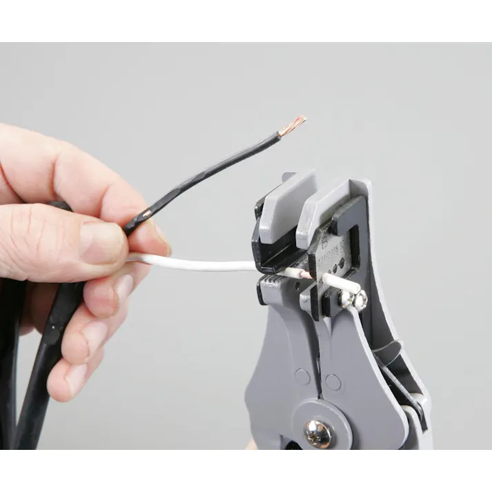 ワイヤーストリッパー 0.5-6.0平方ミリメートル EA580AE-1 4518340814417【別送品】