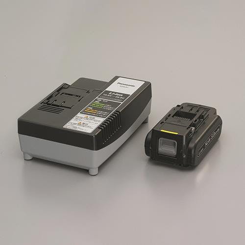 パナソニック デジカメ　セット　充電器　初心者　軽量　箱　美品　動作チェック Panasonic パナソニック 充電ケーブルカッター デュアル EZ45A7X