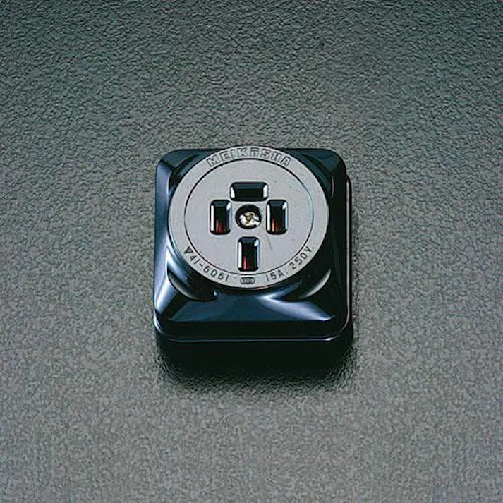 明工社 250V/15A 接地角型コンセント(接地3P) EA940CL-11 4518340884281(CDC)【別送品】