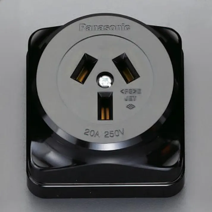 パナソニック(Panasonic) 250V/20A 露出コンセント(3P) EA940BZ-7 4548745975451(CDC)【別送品】