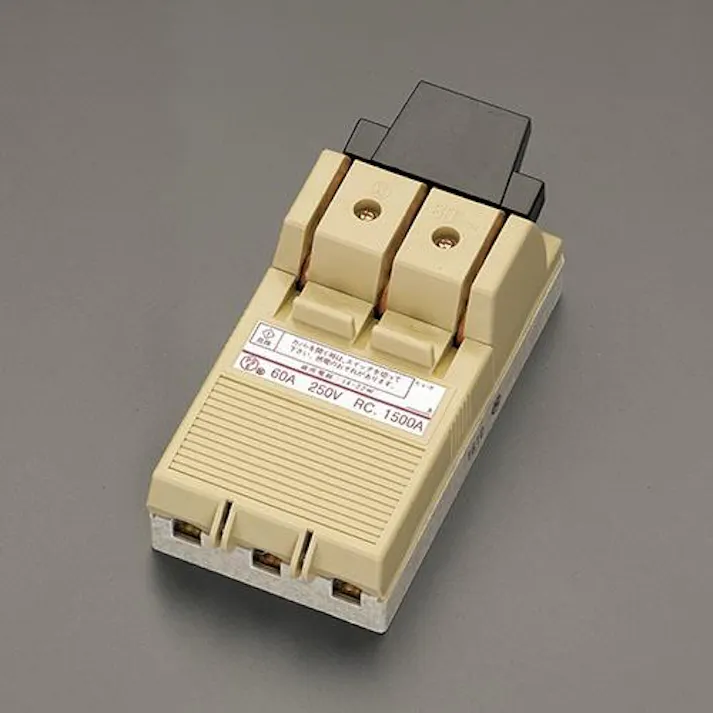 ESCO 100A/3極 カバースイッチ(爪付ヒューズ用) EA940NR-14 4550061023389(CDC)【別送品】