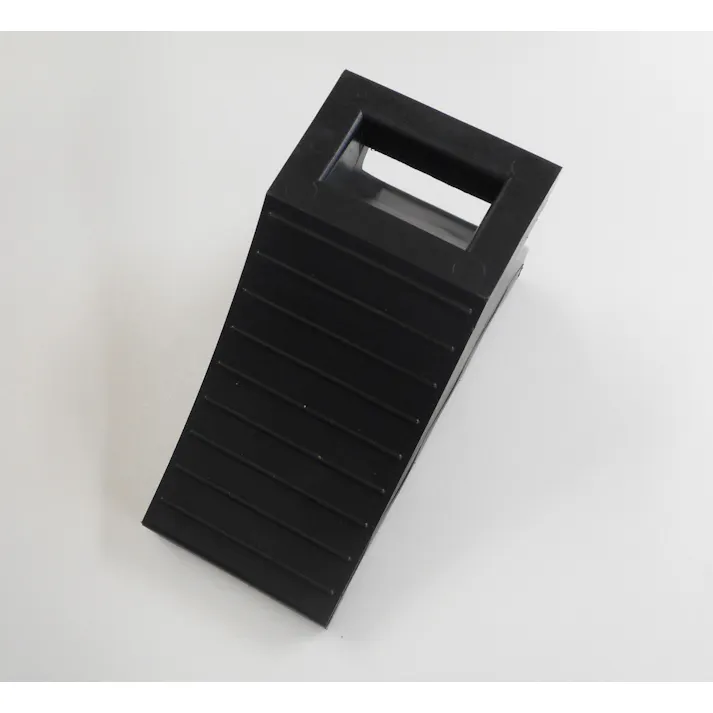 ESCO 110x235x125mm タイヤストッパー(黒) EA984VA-31A 4550061085424(CDC)【別送品】