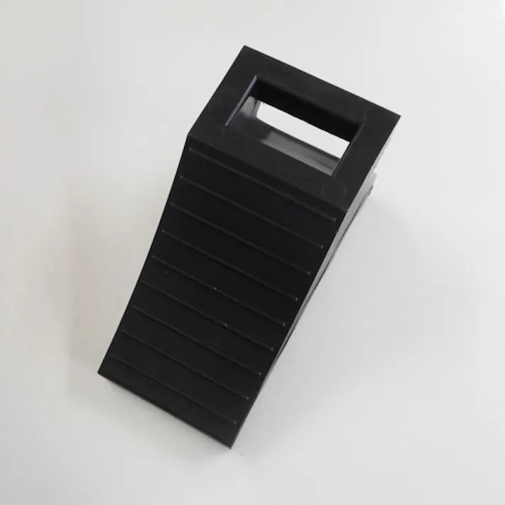 ESCO 110x235x125mm タイヤストッパー(黒/3mヒモ付/1組) EA984VA-91 4550061591444(CDC)【別送品】