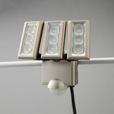 朝日電器(ELPA)  AC100V/30.0W LEDセンサーライト(3灯) 防犯用品 4550061898581 EA864CB-163A(CDC)【別送品】