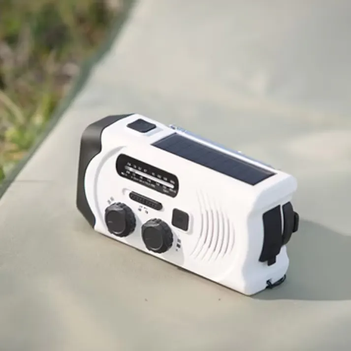 アイリスオーヤマ(IRIS OHYAMA) 非常用ライト/LED(手回し発電/ラジオ付) EA758-18 4550061413029【別送品】