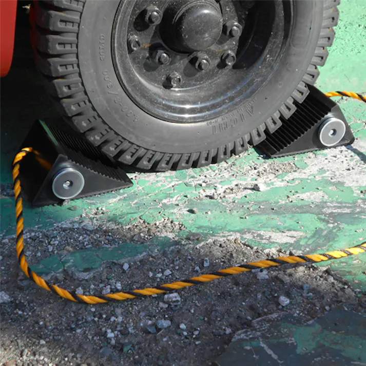 75×124×66mm タイヤストッパー(マグネット・ヒモ付/1組 EA984VA-111 4518340433427 (CDC)【別送品】