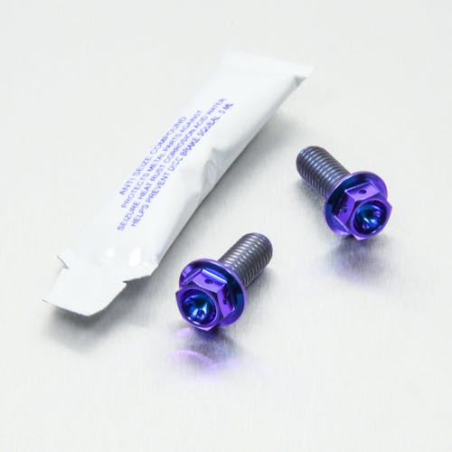 Pro-Bolt プロボルト Titanium Rear Brake Caliper Mount Kit Race Spec (TIRBMON110R) TIRBMON110RP (CDC)【ネット注文限定・別送品】