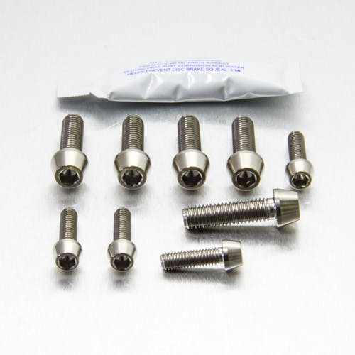 Pro-Bolt プロボルト Titanium Top & Bottom Clamp Yoke Pinch Kit (TITRIPCL820) (CDC) その他(ボルト) Pro-Bolt プロボルト Titanium Top & Bottom Clamp Yoke Pinch Kit (TITRIPCL820) (CDC) その他(ボルト)