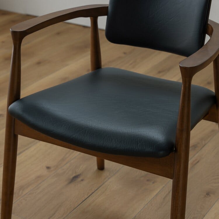 to Meet チェア カストロ ブラウン/座面:合皮ブラック