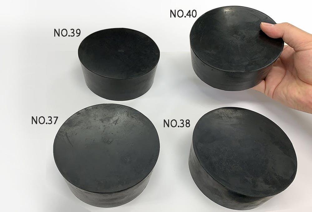 ゴム栓 天然 黒 No.40 弾力性 機械的強度 NR 101-50440【別送品
