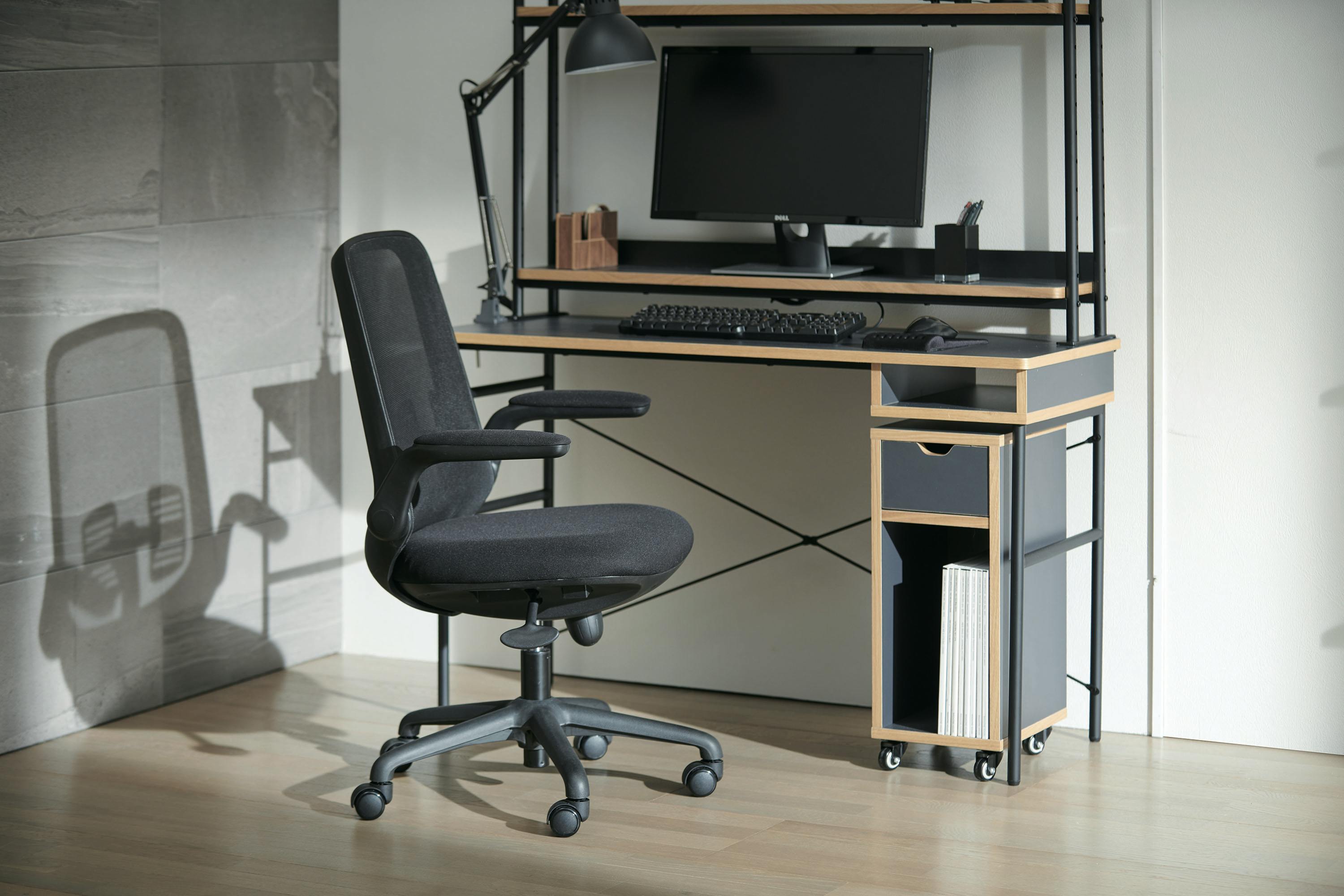 KOEKI 弘益 UTILITY BRAS(BK) ブラス ホームチェア 59.5×57×89-98(座高