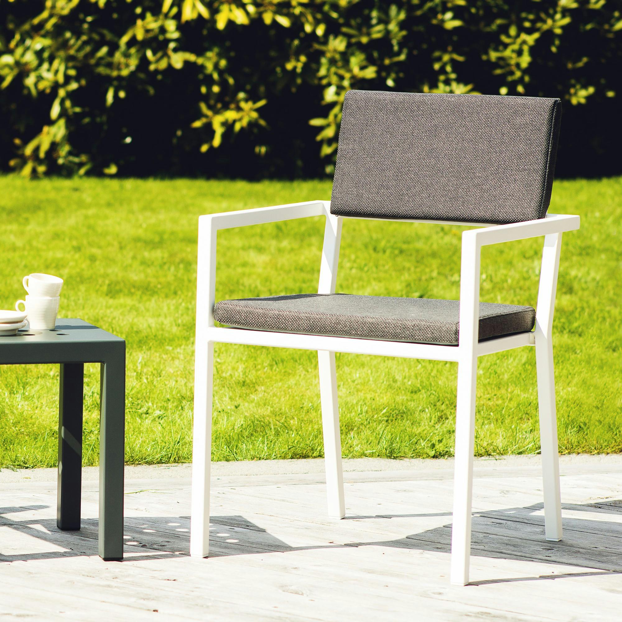 mobilier-outdoor-tente-design-pliable-métal
