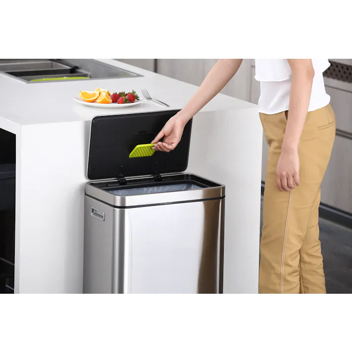 EKOJAPAN EKO Xキューブ ステップビン 30L シルバー EK9368MT-30L ごみ箱 ゴミ箱ステップ式30L ステンレス 抗菌 消臭ケース付き インナーボックス付 フタ付 6951800616486【別送品】