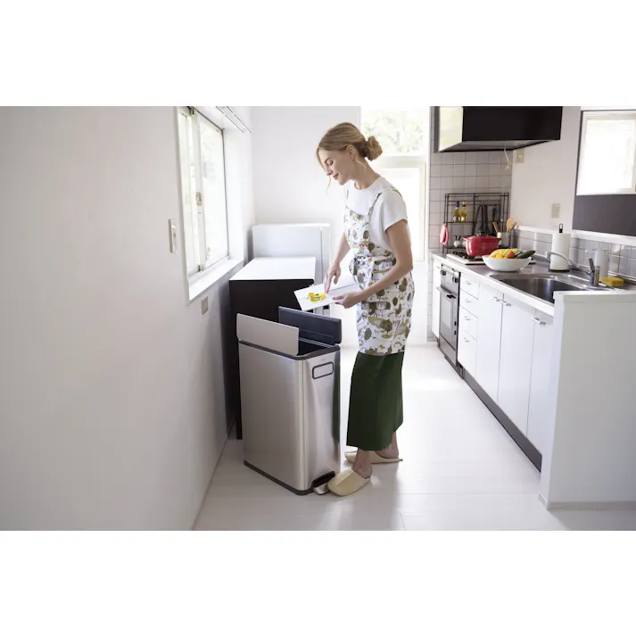 EKOJAPAN EKO エコフライ ステップビン 45L シルバー EK9377MT-45L ごみ箱 ゴミ箱ステップ式45L 両開き ステンレス インナーボックス付 フタ付 キャスター付 6951800656833【別送品】