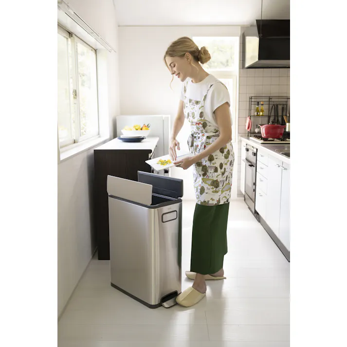 EKOJAPAN EKO エコフライ ステップビン 45L シルバー EK9377MT-45L ごみ箱 ゴミ箱ステップ式45L 両開き ステンレス インナーボックス付 フタ付 キャスター付 6951800656833【別送品】
