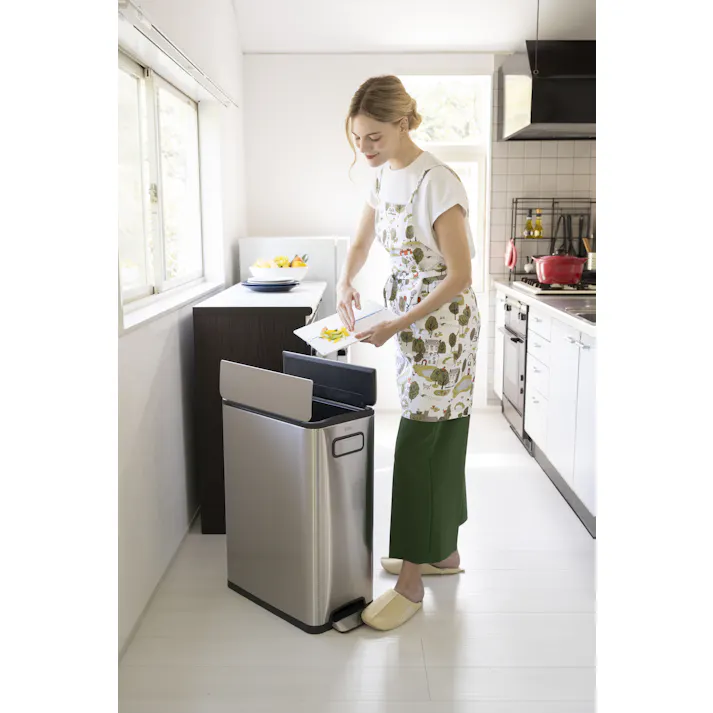 EKOJAPAN EKO エコフライ ステップビン 45L シルバー EK9377MT-45L ごみ箱 ゴミ箱ステップ式45L 両開き ステンレス インナーボックス付 フタ付 キャスター付 6951800656833【別送品】