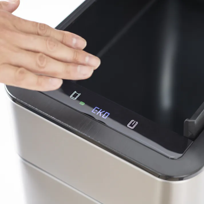 EKOJAPAN ファントムプロセンサービン 35L MMT シルバー EK9577-35L-MMT EKO ごみ箱 ゴミ箱自動開閉 センサー式 アルカリ電池式 単3×2本 インナーボックス付 音が静か 省電力設計 電池残量表示 6951800627086【別送品】