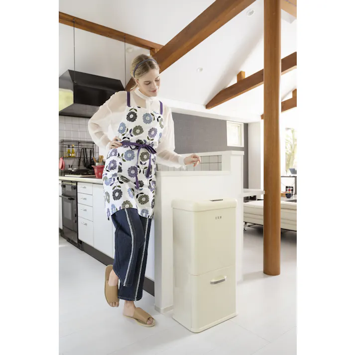 EKOJAPAN モダンヴィンテージセンサービン 32L+18L バニラ EK9336P-32L+18L-VN EKO ごみ箱 ゴミ箱自動開閉 上段32L+下段18L センサー式 アルカリ電池式 単3×4本 下段内蔵インナーボックス付 昭和レトロ 2段式 6951800660502【別送品】