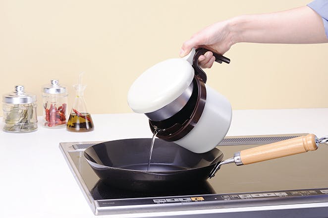 オダジマ ちっちゃいオイルポット(ホワイト) 天ぷら用品 4960265111155